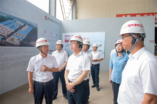 市委書記劉運(yùn)來(lái)集團(tuán)調(diào)研 集團(tuán)董事長(zhǎng)徐鵬強(qiáng)、總裁朱九洲陪同